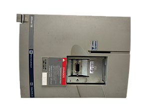 Inversor de frequência trifásico 7,8A 2CV/1,5KW 200-240VCA ATV58HU29M2 sem IHM Schneider Electric Usado