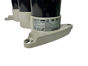 Capacitor trifásico 10KVAR 400V 60Hz Varplus2 51317 Schneider Electric