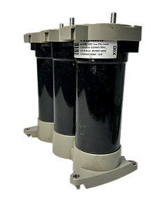 Capacitor trifásico 12,5/16,5KVAR 480/550V Varplus2 51353 Schneider Electric
