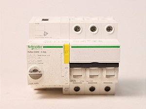 Disjuntor tripolar 25A curva C IC60N Reflex A9C62325 Schneider Electric