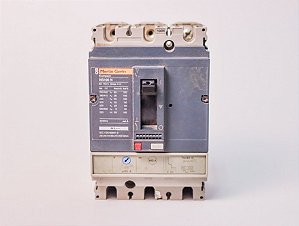 Disjuntor tripolar 80A NS100N TM80D 29631 Merlin Gerin Usado