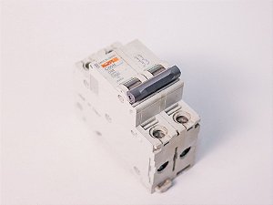 Disjuntor bipolar 63A C60H 24993 Schneider Electric Usado