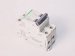 Disjuntor bipolar 10A curva B C60N 24076 Schneider Electric Usado