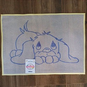 Cachorrinho deitado fofo 90/70 talagarça desenhada