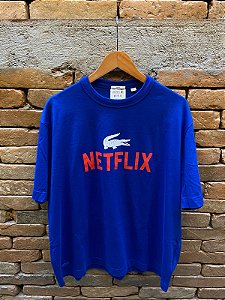 CAMISETA LACOSTE NETFLIX