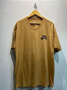 CAMISETA NIKE SB LOGO SAND