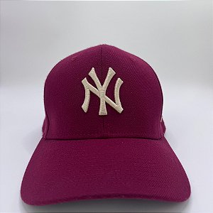 BONÉ DO NEW YORK YANKEES ABA CURVA SNAPBACK NEW ERA BORDO