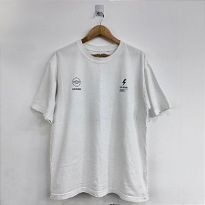 CAMISETA UNIQLO POKEMON MASTERS TRAINERS PIKACHU BRANCA