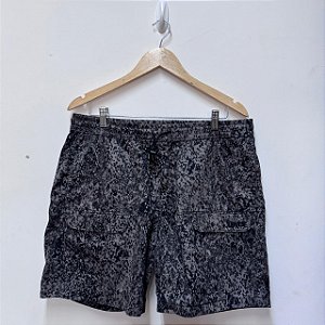 SHORTS LEVIS CAMO CARGO PRETO / CINZA