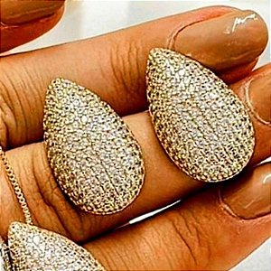 BRINCO GOTA LUXO CRAVEJADO DE ZIRCONIAS FIXO COM PINO TARRACHA ESPECIAL BANHO ROSÊ, 18K