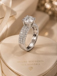 ANEL LUXO COM ZIRCONIA CENTRAL E BORDES EM ZIRC PA