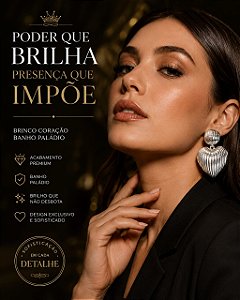 BRINCO FIXO MAXIMALISTA CORAÇÃO COM FRISOS ALTO E