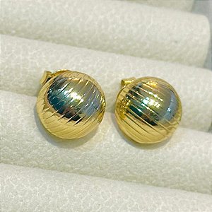 BRINCO MEIA ESFERA COM TEXTURA