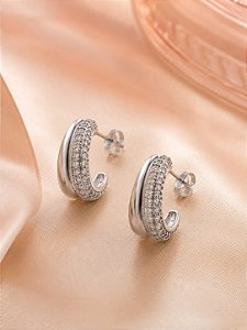 BRINCO PRATA MEIA ARGOLA CONICA CRAVEJADO ZIRCONIA