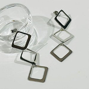Brinco - BRINCO QUADRADOS PENDENTES COM MOVIMENTO PINO E TARRAXA 60 X 22mm PALADIO