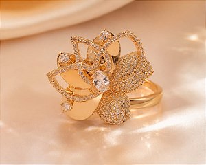 ANEL LUXO FLOR COM AROS CRAVEJADOS DE ZIRCONIA