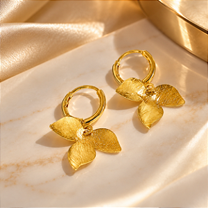 BRINCO ARGOLINHA COM PENDENTE MEIA FLOR FOSCA, EST