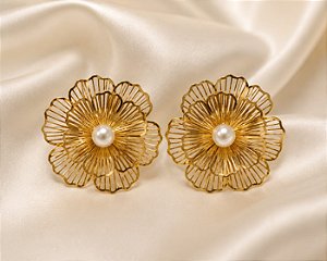 BRINCO FLOR DUPLA TELADA COM PÉROLA