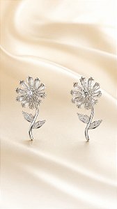 BRINCO FLOR PETALAS CRAVEJADAS PRATA