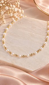 CHOCKER MELINDROSA COM ESFERINHAS E PÉROLAS