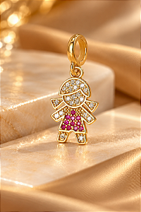 PINGENTE MENINA CRAVEJADA C/VESTIDO ZIRC ROSA
