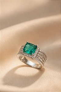 ANEL LUXO PLATINA ZIRCONIA QUADRADA VERDE E 5 AROS