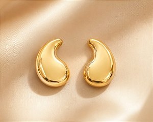 BRINCO GOTA CURVA, ESTILO ORGANICA, POLIDA 18K