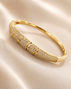 BRACELETE ARO CRAVEJADO C/ DETALHES VAZADOS NO CEN