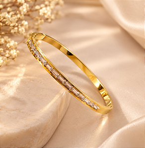 BRACELETE C NAVETES EMBUTIDAS AÇO