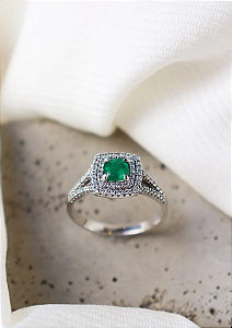 Anel Ouro 18k com Esmeralda