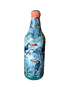 Garrafa decorada  - Tucano na floresta por Débora Artes