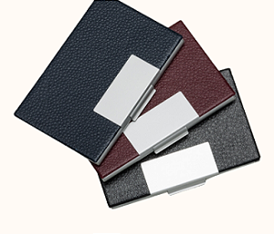 PORTA CARTÃO EM COURO SINTÉTICO COM DETALHES CROMADO