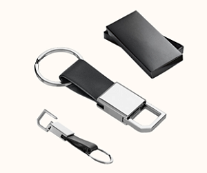 CHAVEIRO EM COURO SINTÉTICO E METAL COM MOSQUETÃO