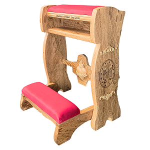 Genuflexório Sagrado Coração de Jesus — Design Exclusivo Sacro Legno com Entalhe Artesanal