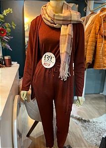 Conjunto Casual - Cardigan, Camiseta e Calça na cor Vinho