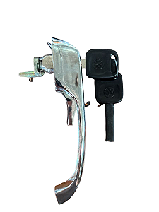 Maçaneta Externa Porta Dianteira Cromada Com Chave com Logo VW Kombi Clipper Após 77 Caminhões VW até 07