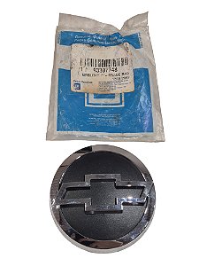Emblema Grade Dianteira Celta 04 até 06 Cromado Original GM 93307748 Usado de Época