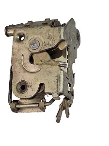 Fechadura Porta Dianteira Lado Direito Chevette Chevy 73/86 Monza 82/97 Pick-Up Caminhões 85/96 Usada Universal 40230