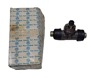 Cilindro de Roda Traseira Fusca 1200 1300 1600 Com Eixo 5 Furos Pescoço Alto 60 a 76 Com Logo VW Original VW 113611055B