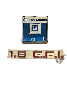 Emblema 1.8 EFI Vermelho Tampa Traseira Porta-Malas GM Kadett 94 a 95 Ipanema 94 a 97 Monza 94 a 96 Original GM 93223485