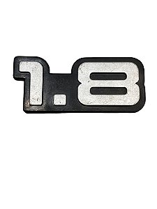 Emblema Traseiro 1.8 GM Monza 1982 até 1996 Kadett 1989 até 1998 Original GM 52287153 Novo de Época