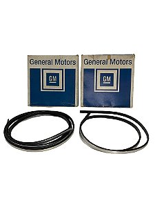 Par Friso Moldura Superior e Inferior do Para-Brisa GM Monza 1982 até 1993 Original GM 94641085 94641086 Novos de Época