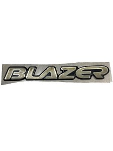 Emblema Blazer Porta GM Blazer 1997 até 2002 Original GM 93248641 Novo de Época