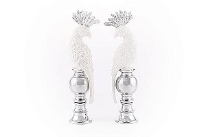 Pássaro branco no pedestal