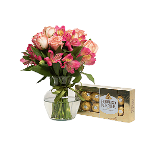 Arranjo Beleza de Astromélias e Rosas com Ferrero Rocher