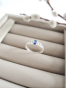 Anel Quadradinho com Zircônia Azul Escuro