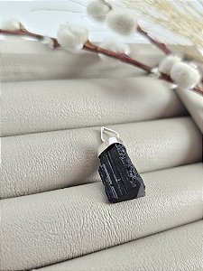 Pingente em Prata 925/ Ponta Bruta de Cristal Turmalina Negra