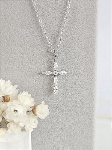 Colar pingente crucifixo zircônia prata 925 com banho de ródio
