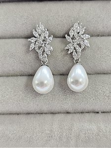 Brinco cravejado com pérola gota prata 925 com banho de ródio