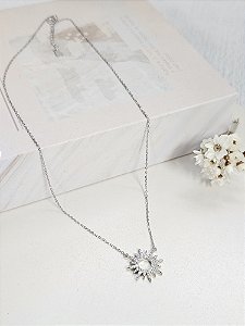 Colar Sol vazado cravejado prata 925 com ródio